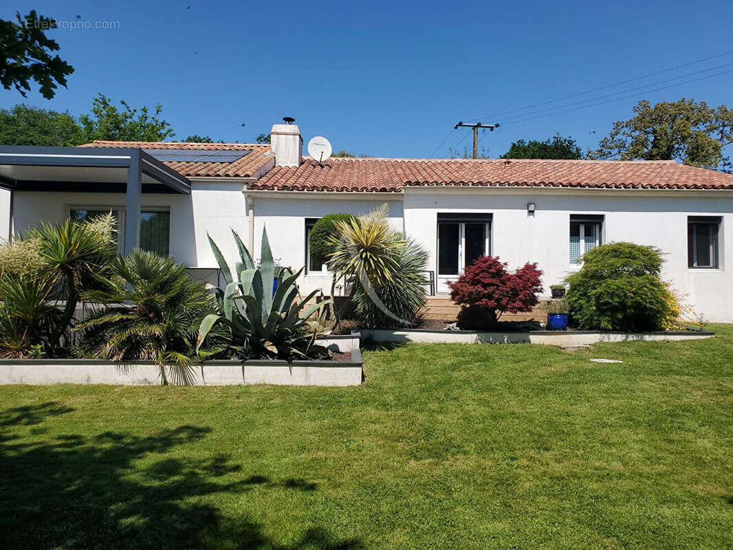 Maison à SAINT-AVAUGOURD-DES-LANDES