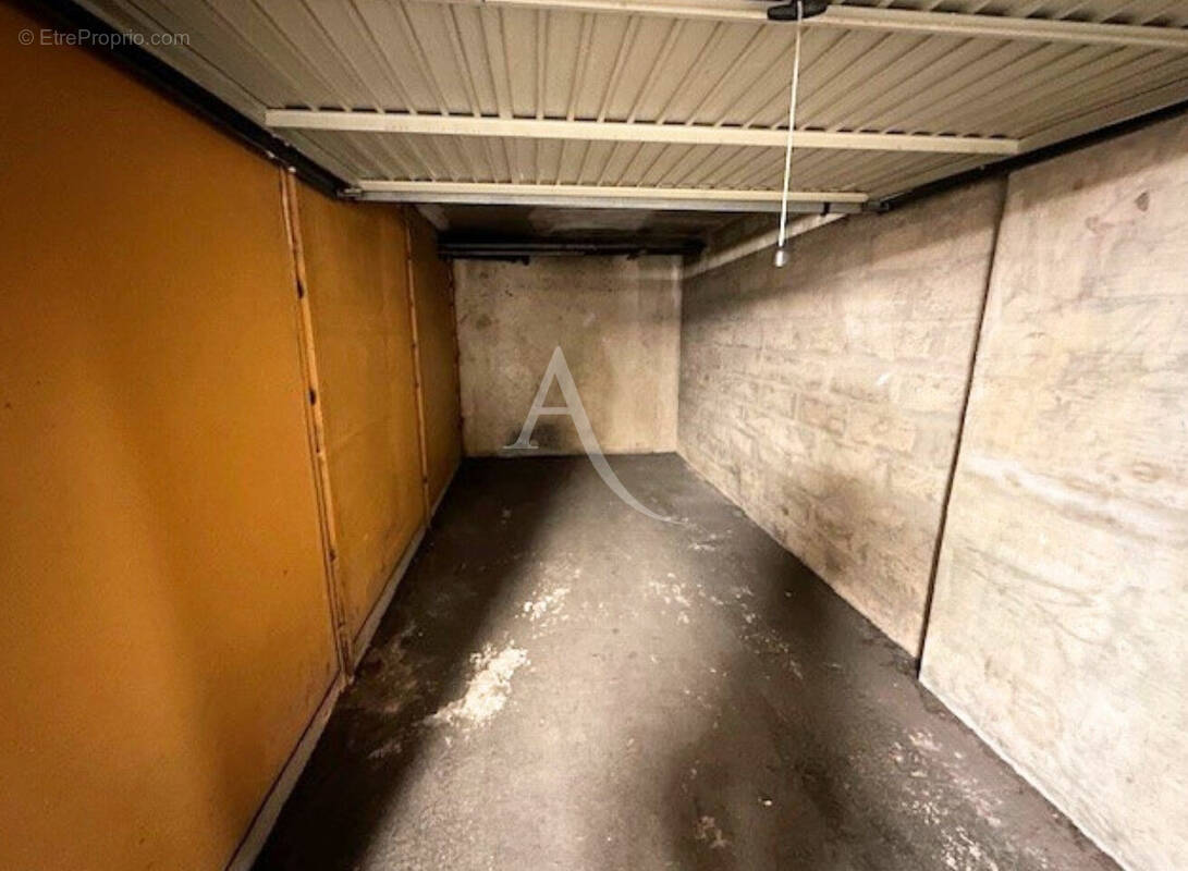 Parking à PARIS-7E