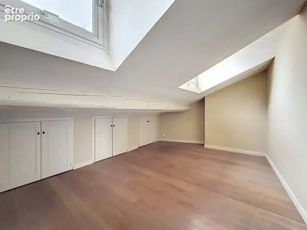 Appartement Duplex  T4 - 137m2 au sol - 113m2 carrez - LYON 2 - Poutres apparentes - rue calme - photo 11