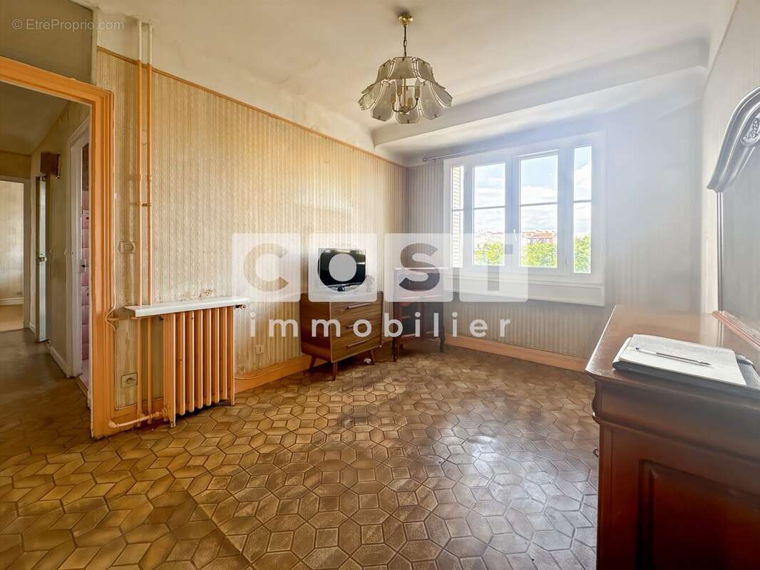 Appartement à LA GARENNE-COLOMBES