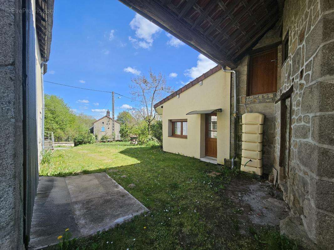 Maison à SAINT-YRIEIX-LES-BOIS