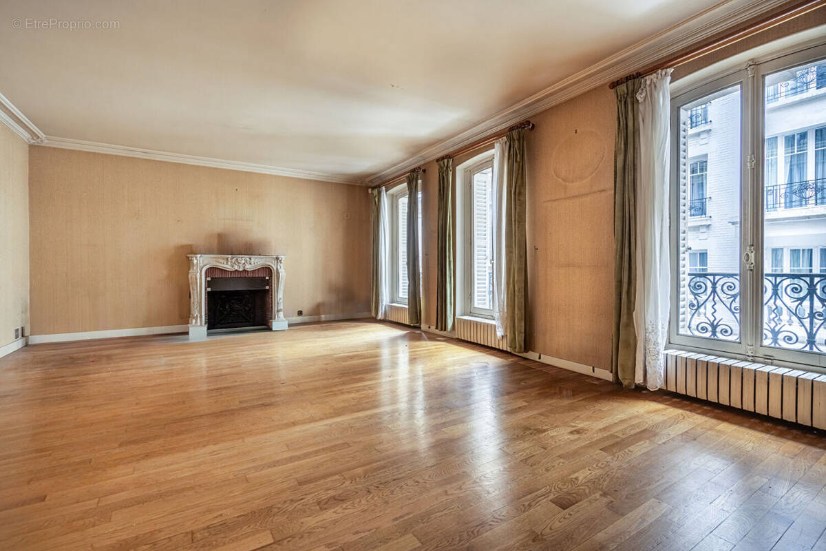 Appartement à PARIS-11E