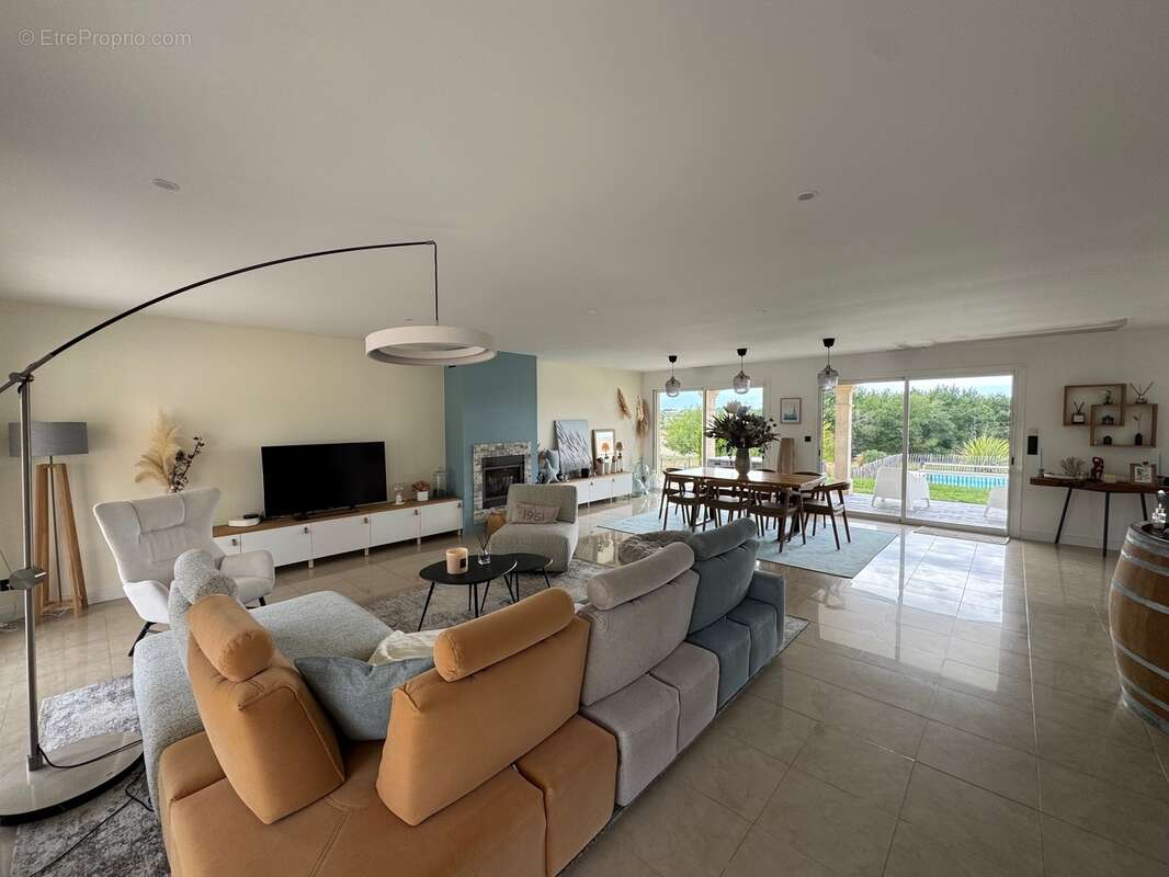 Maison à SALLES-DE-BARBEZIEUX