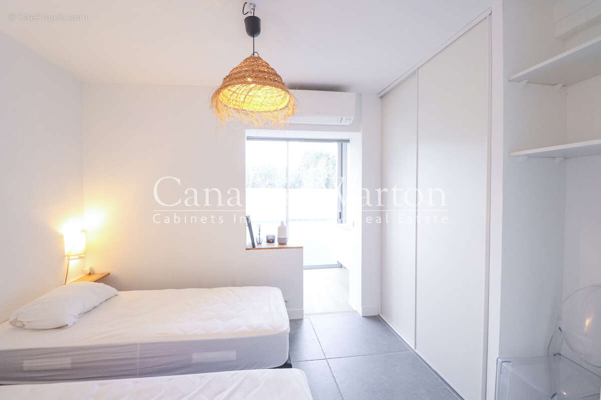 Vue mer exceptionnelle: t 3 rénové en dernier étage avec garage - photo 9