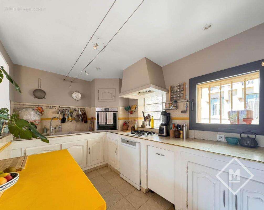 Appartement à MARSEILLE-4E