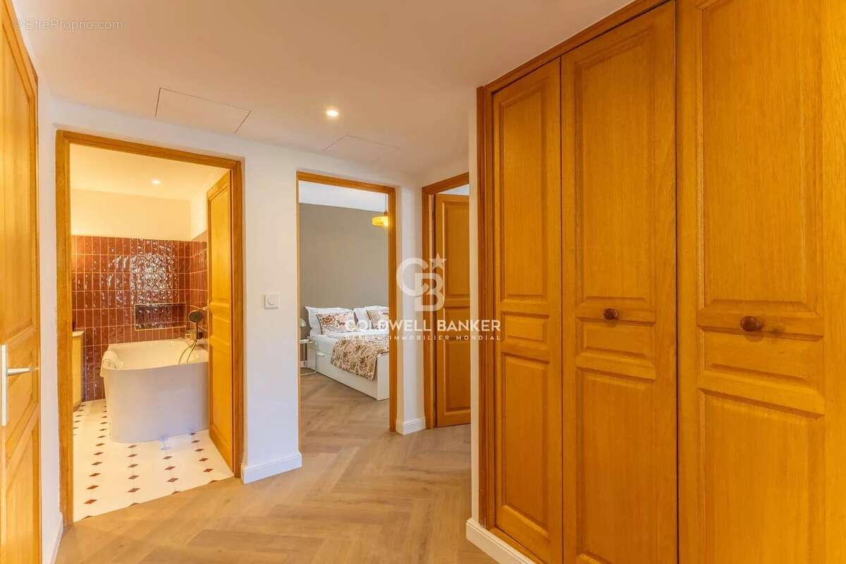 L'ile-rousse - Centre ville - Sublime T3 standing - Balcons, parking & cave - photo 19