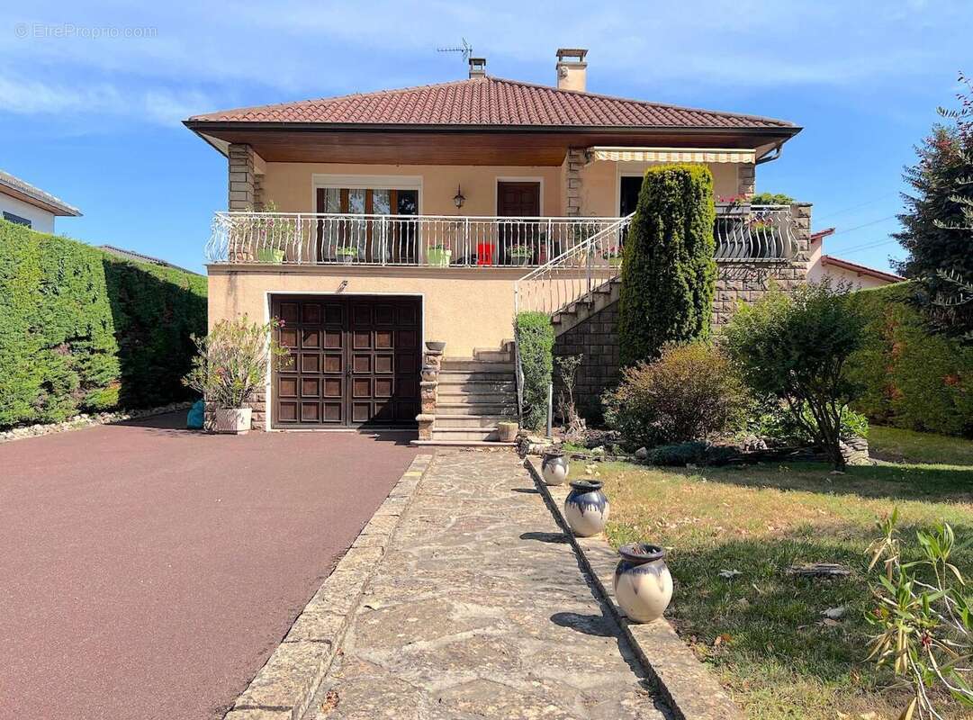   - Maison à VAULX-EN-VELIN