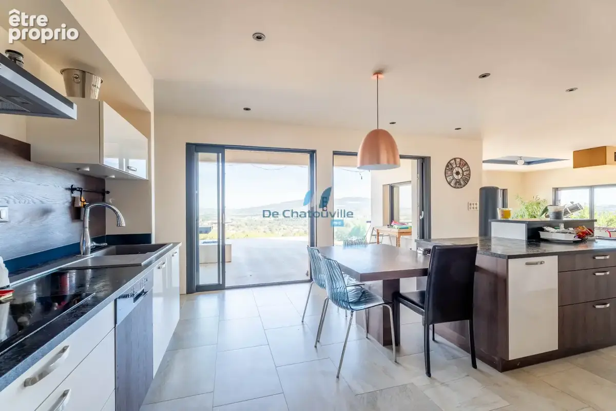 Maison contemporaine d'exception à Saint-Jean-des-Vignes (240 m2) - photo 4