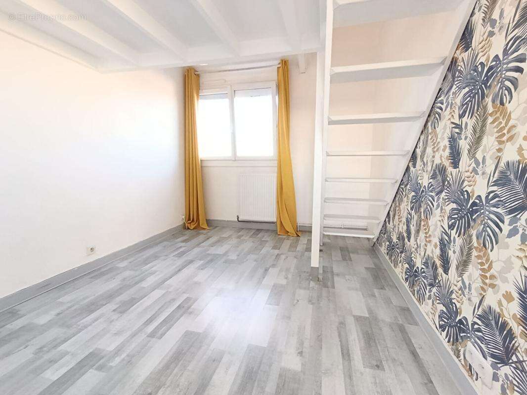 Appartement à MOISSY-CRAMAYEL