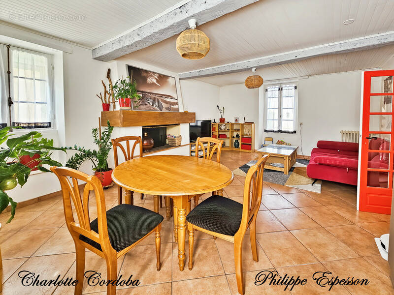 Maison à COUTHURES-SUR-GARONNE
