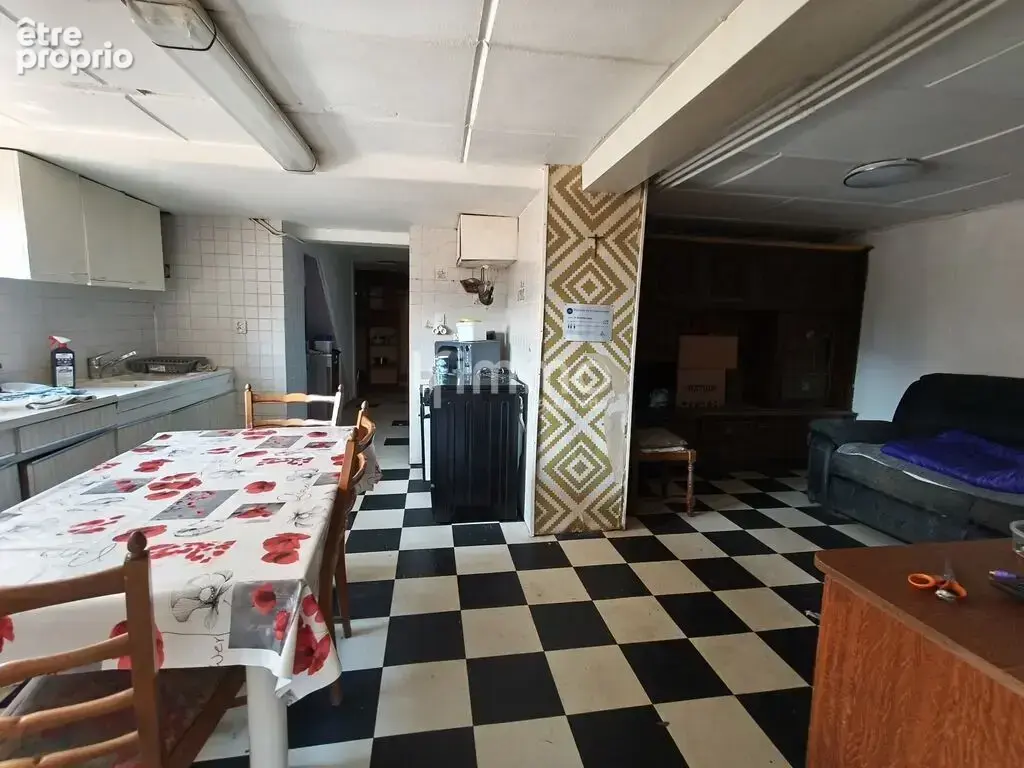 Maison mitoyenne à rénover avec fort potentiel - photo 7