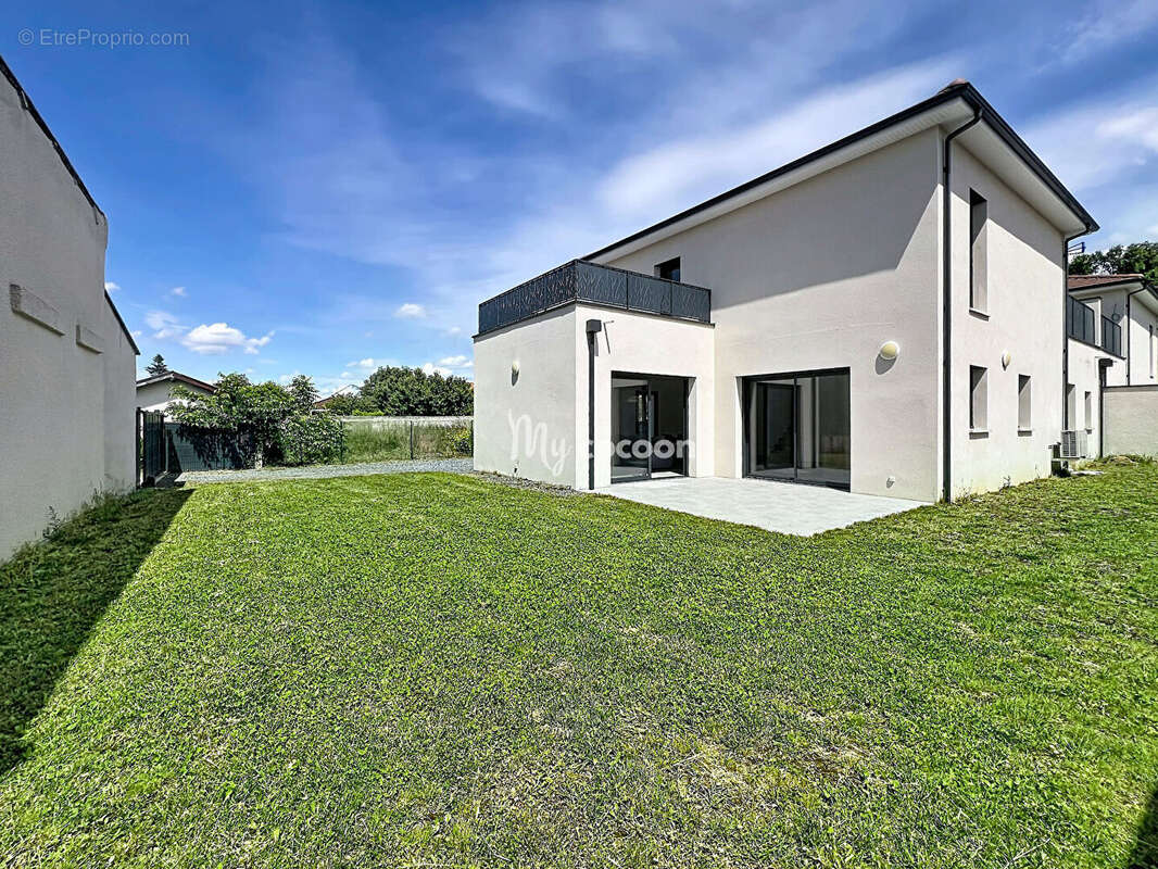 Maison à MEYZIEU