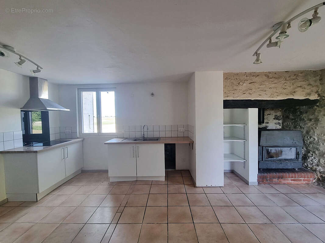 Maison à MONTAIGU-DE-QUERCY