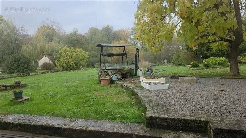 Maison à LUSSAC-LES-EGLISES