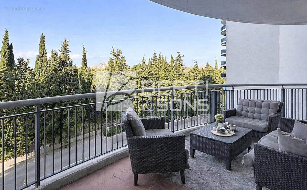 Appartement à MANDELIEU-LA-NAPOULE