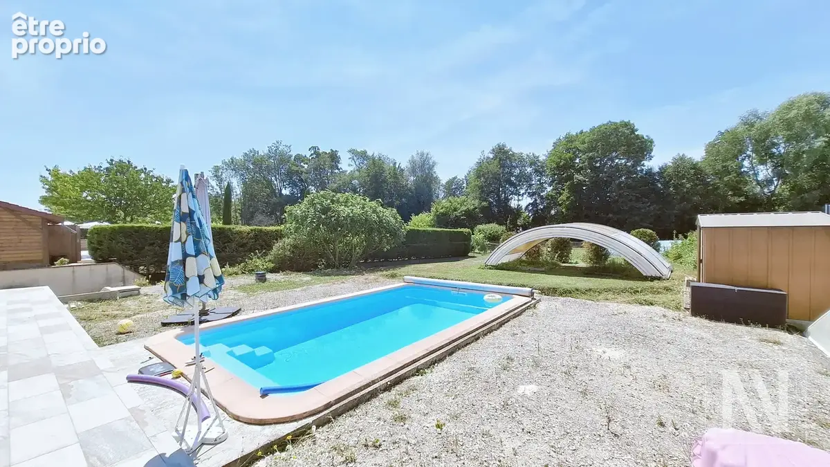 Maison de plain-pied avec piscine et terrain de 1 900 m2 en bord de ruisseau - photo 18