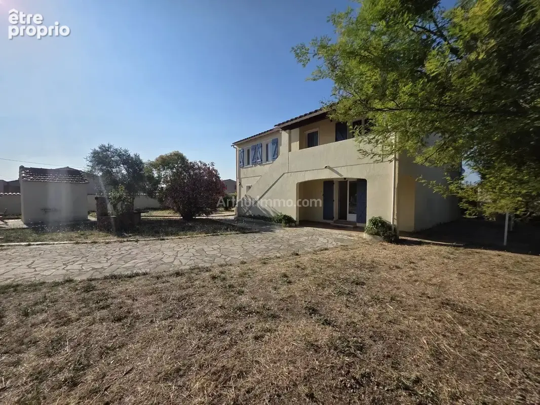 Maison à LE MUY
