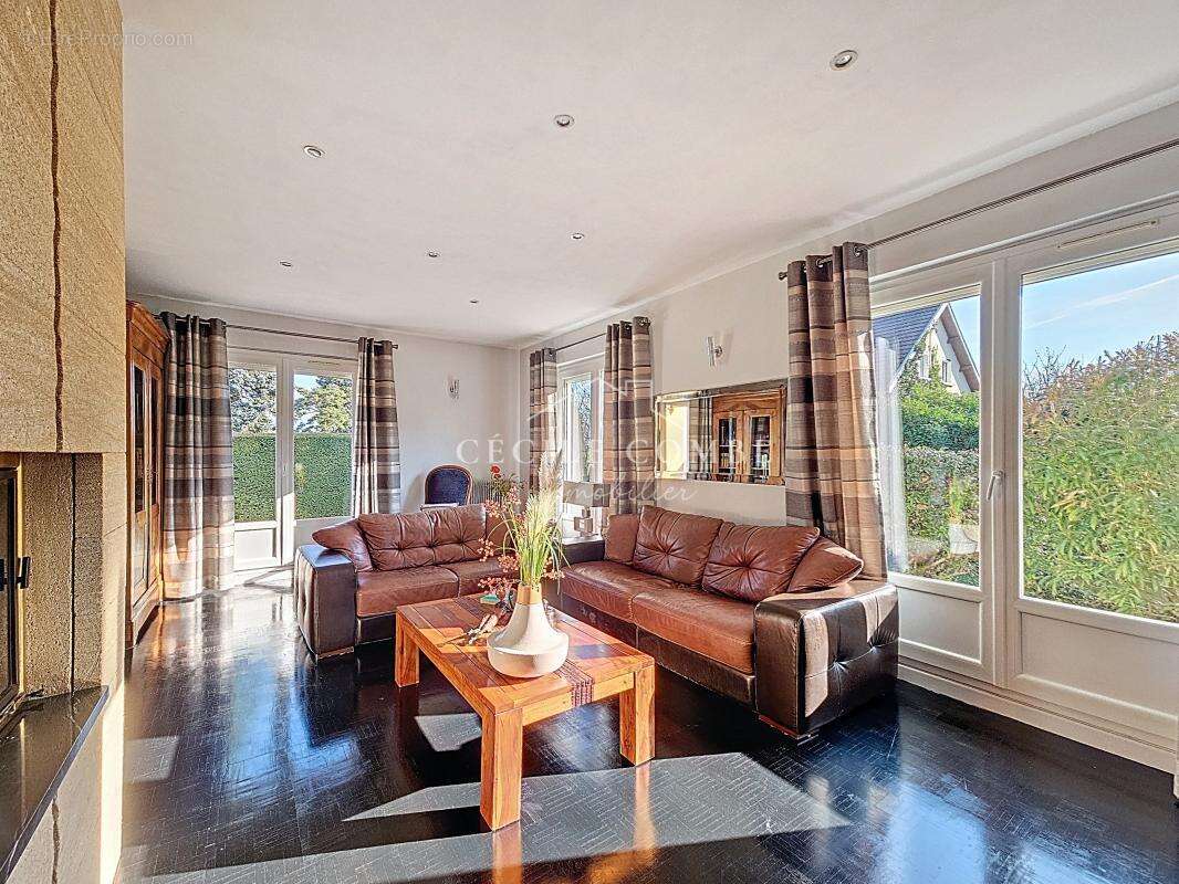 Maison à SAINT-LAURENT-DE-MURE