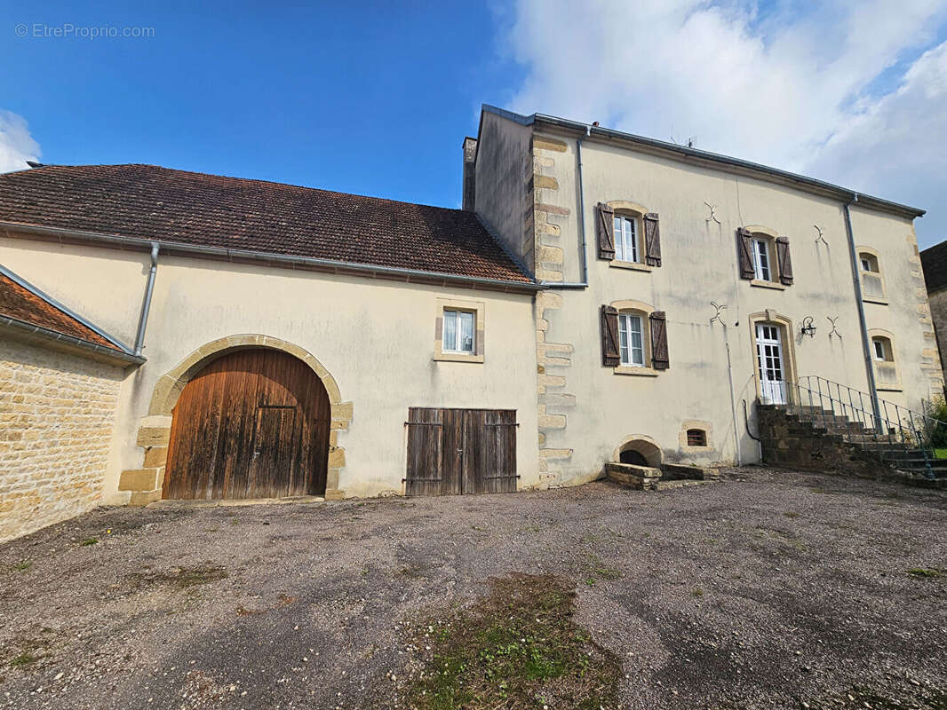Maison à MENOUX