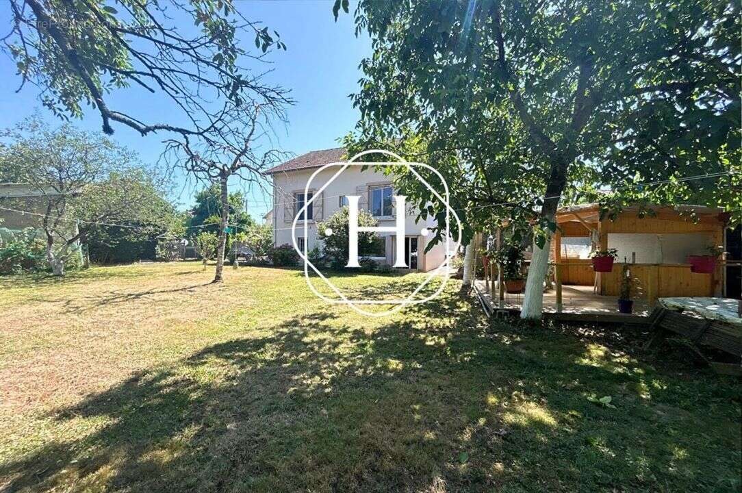 Maison 168 m² à Peronnas  - photo 21