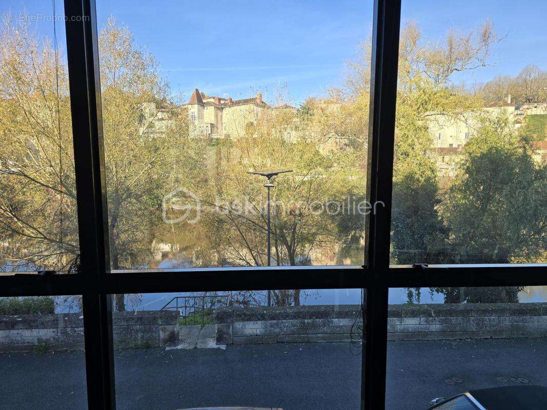 Immeuble de bureaux sur 3 niveaux avec appartement indépendant, opportunité d'investissement rare - photo 26