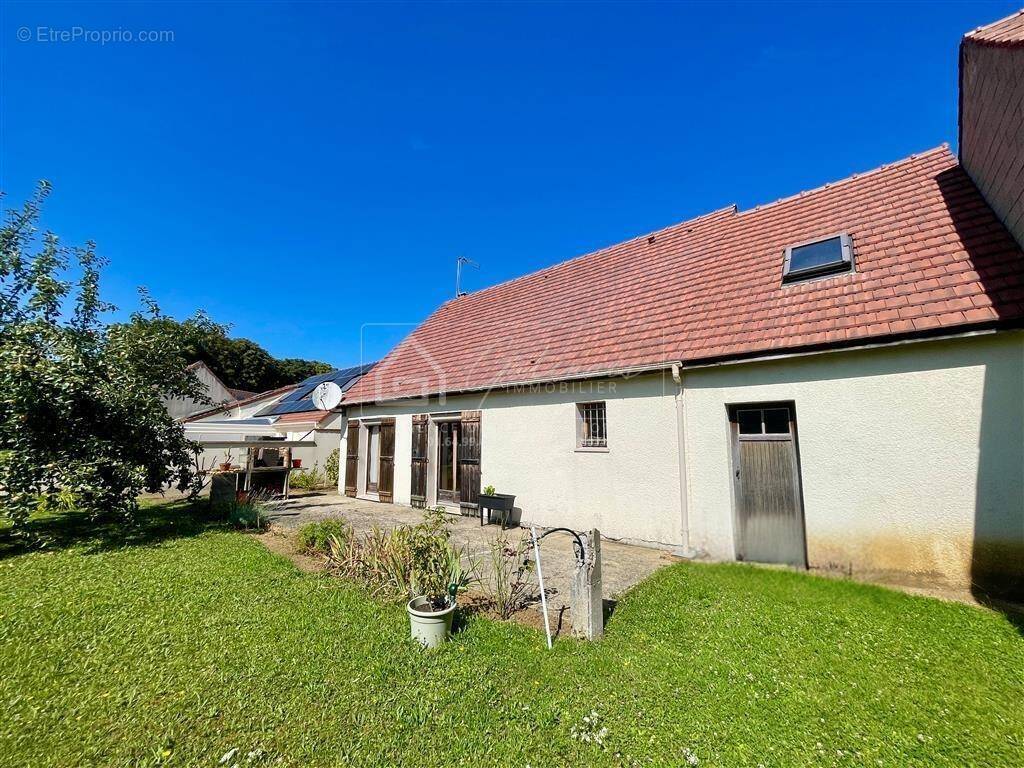 Maison à LA CHAPELLE-LA-REINE