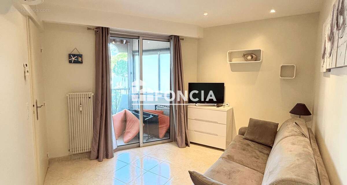 BAISSE DE PRIX – Superbe appartement 3 pièces rénové avec grande terrasse, garage et cave -  3 piscines - photo 15