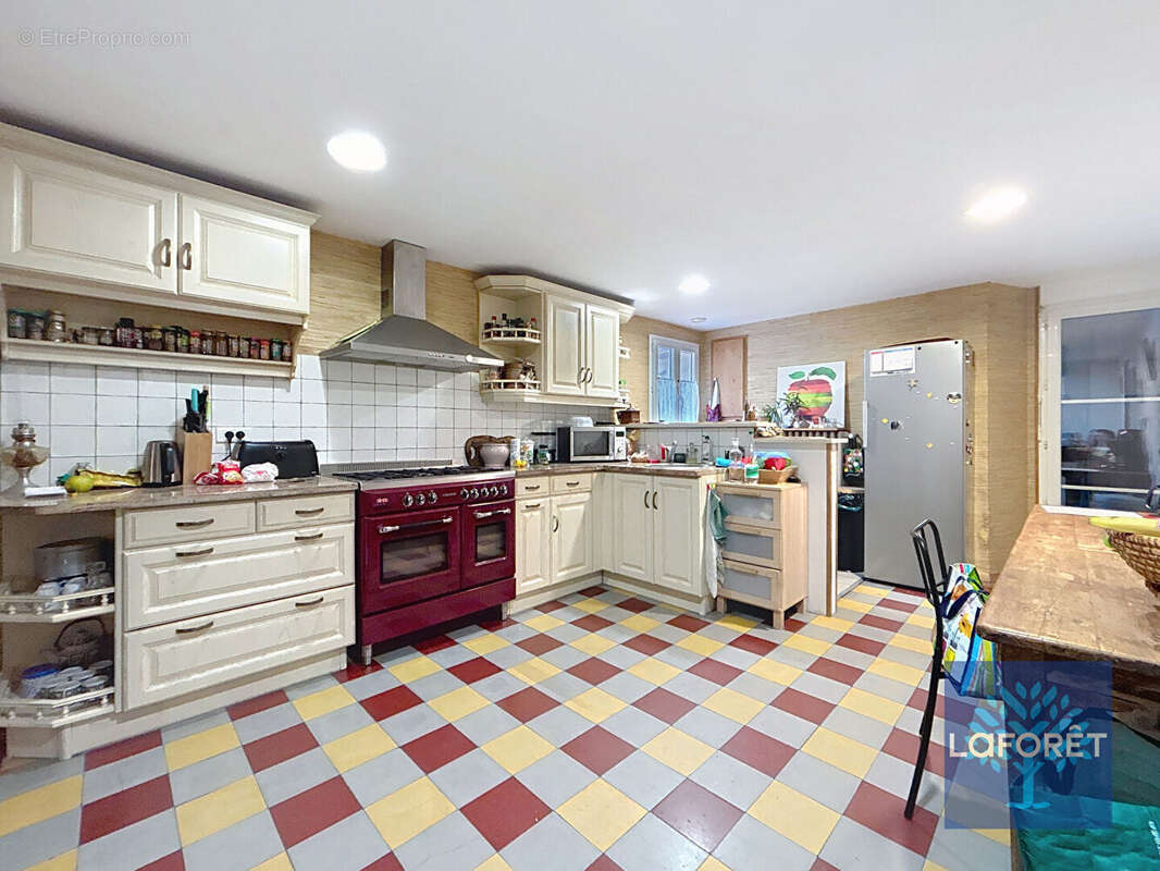 Maison à LA CHAIZE-LE-VICOMTE