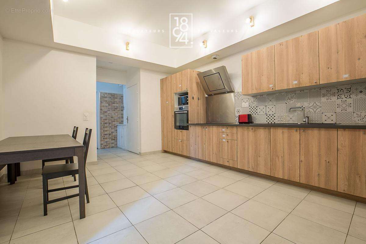 Appartement à MARSEILLE-6E