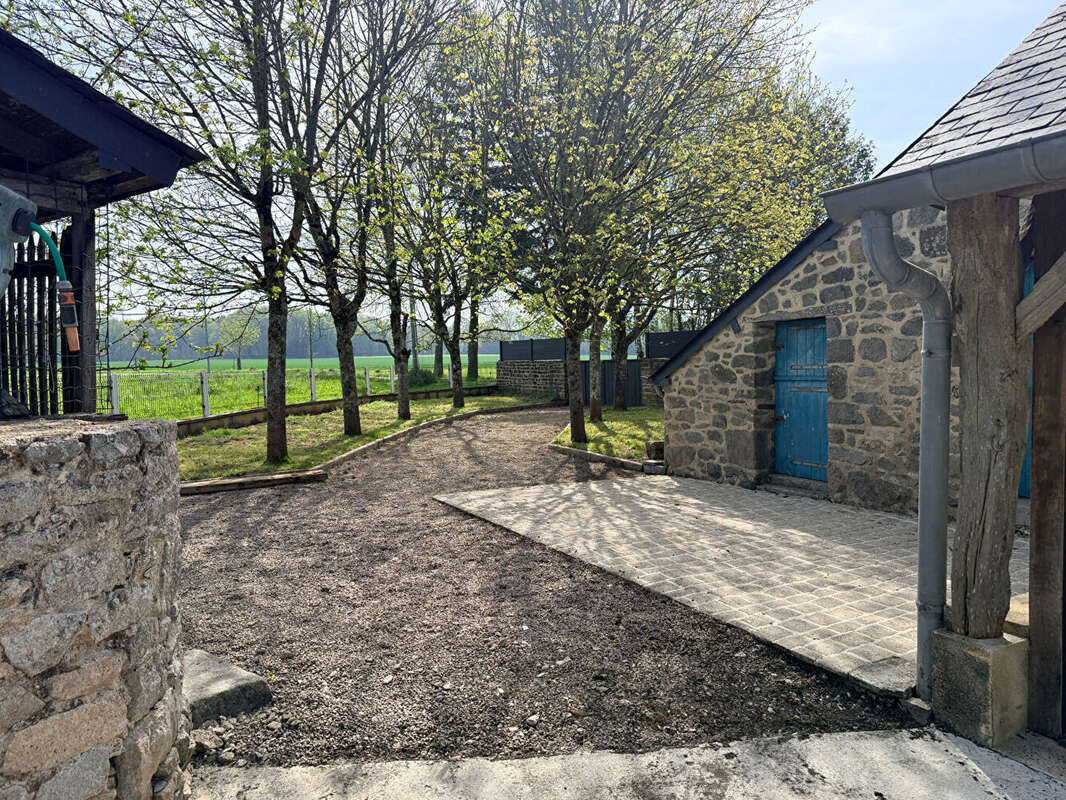 Maison à SAINT-LEGER-DES-PRES