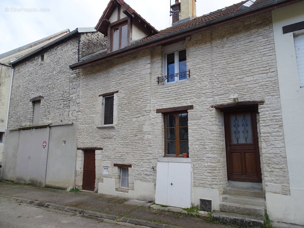 Maison à MUSSY-SUR-SEINE