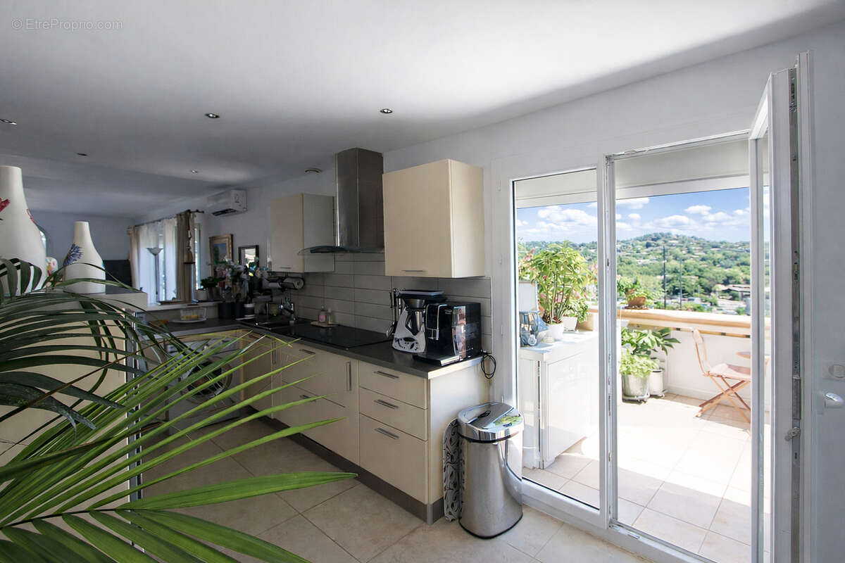 Appartement à LA COLLE-SUR-LOUP