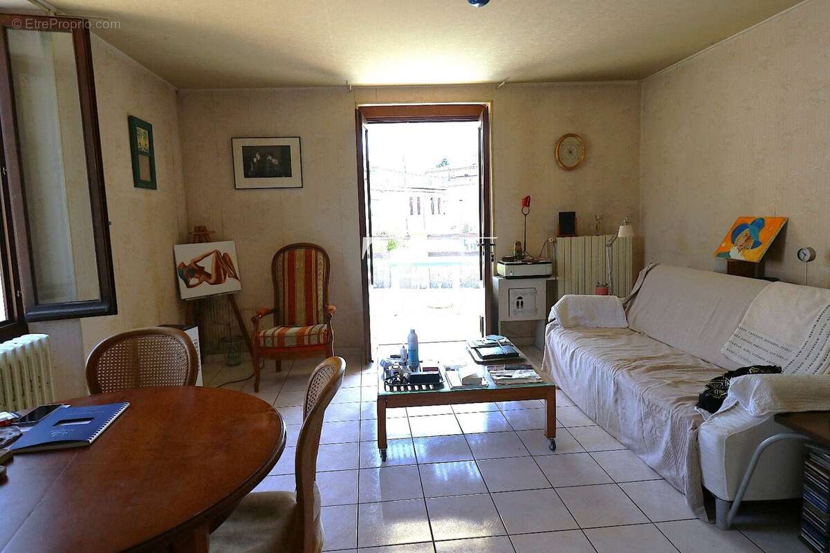 Maison de ville avec terrasse garage et dépendances - photo 5