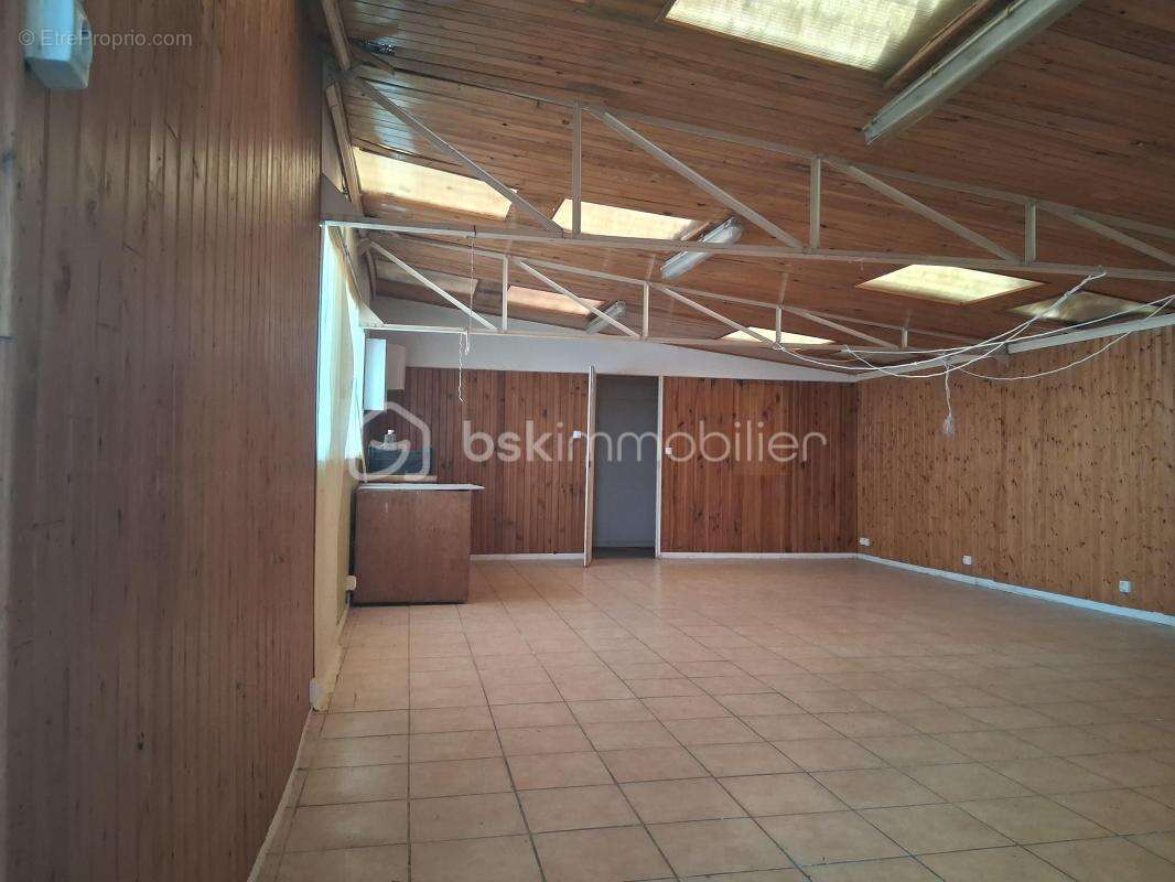 A SAISIR Maison familiale de 120 m² avec dépendance – Fort potentiel d'aménagement – Villeneuve-sur-Lot (Rive Droite) - photo 4