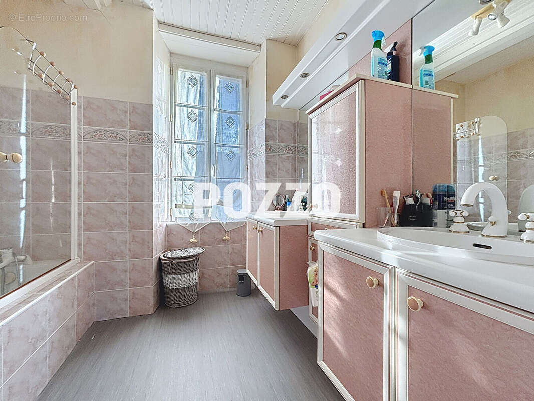GOUVILLE SUR MER, bourg, maison bourgeoise en bon état général  - 6 pièce(s) - 148 m2 - photo 13