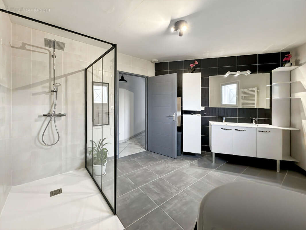 Maison à LA VILLE-DIEU-DU-TEMPLE