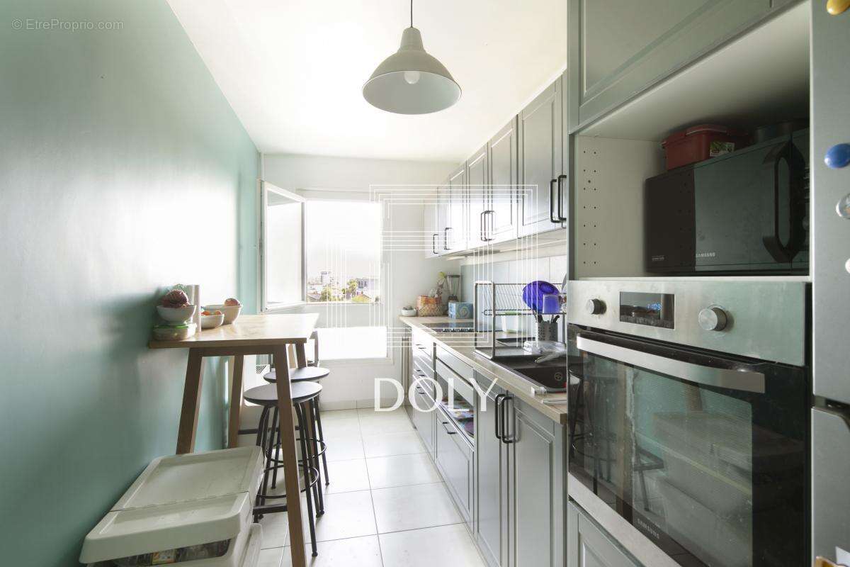 Appartement à LES LILAS