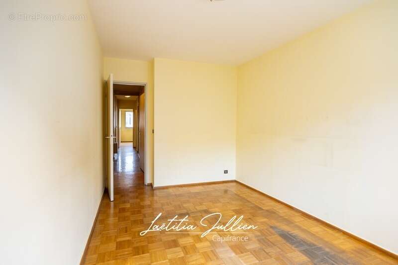 Appartement à MARSEILLE-4E