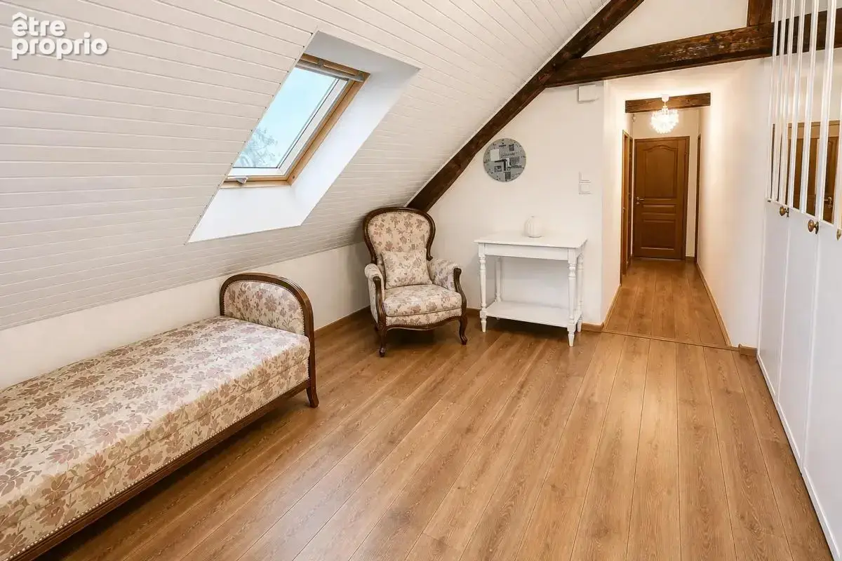 Maison de 7 pièces de 175 m² à Vennecy - photo 10