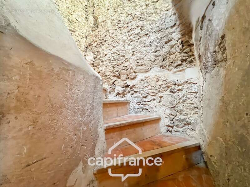 Maison à CAMPS-LA-SOURCE