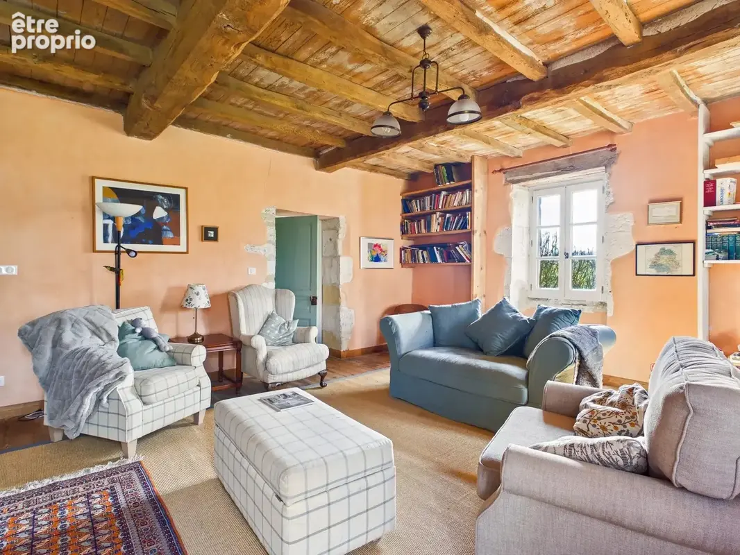Trois maisons situées dans un endroit paisible proche d'une belle ville bastide - photo 2