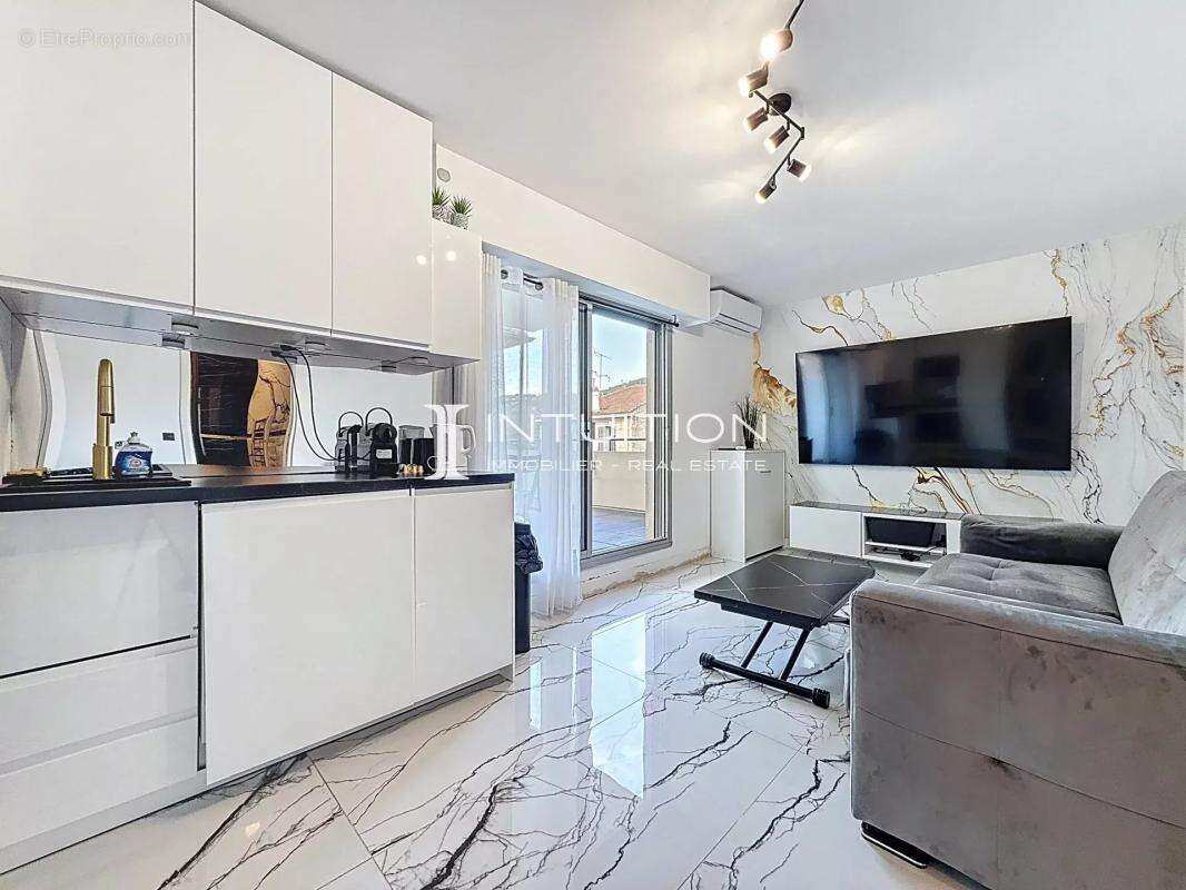 Cannes - Centre : 2 pièces avec imposante terrasse et parking - photo 3