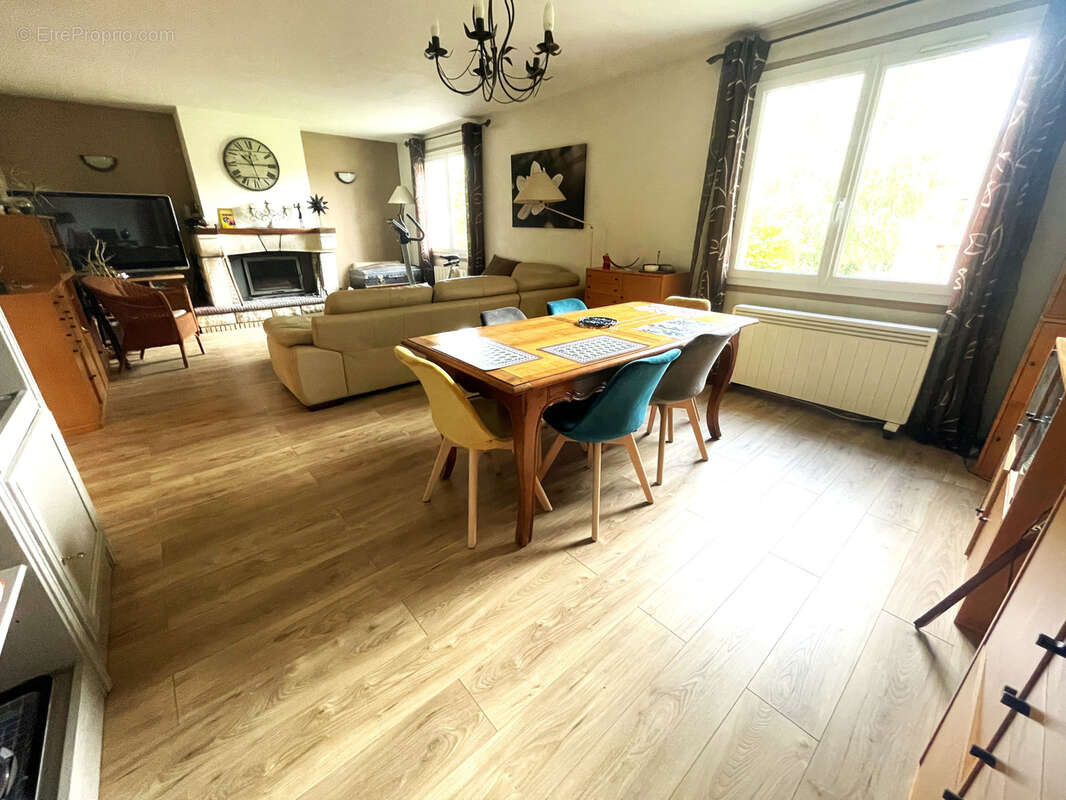 Maison à QUINCY-VOISINS