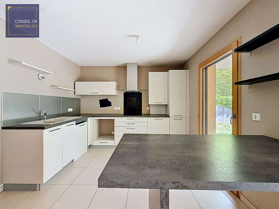 Appartement à SAINT-GENIS-LAVAL