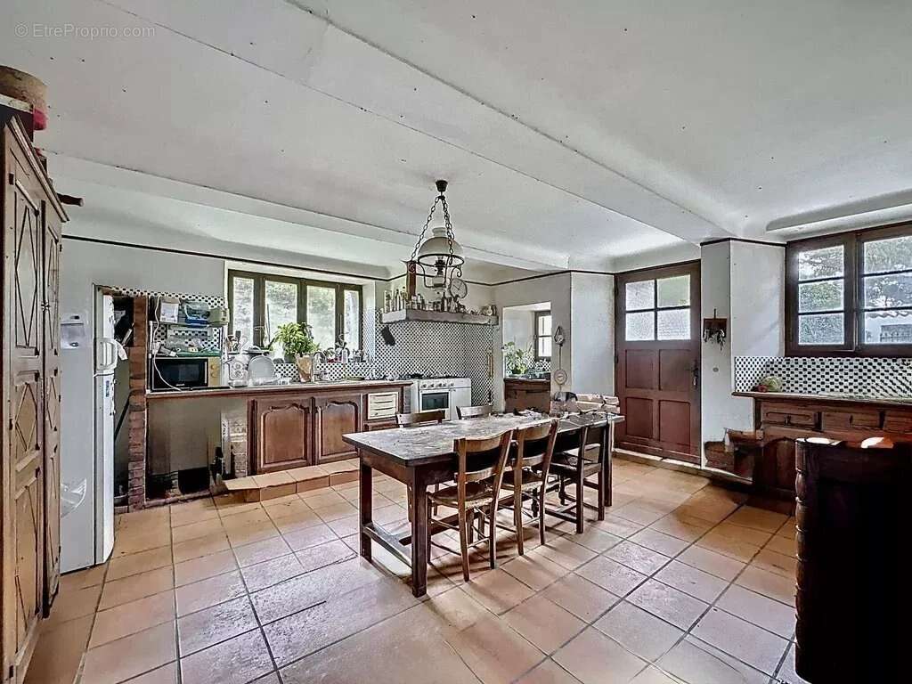 Maison à VILLECOMTAL-SUR-ARROS