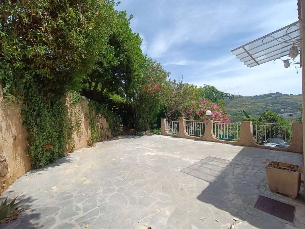Maison à LA GAUDE
