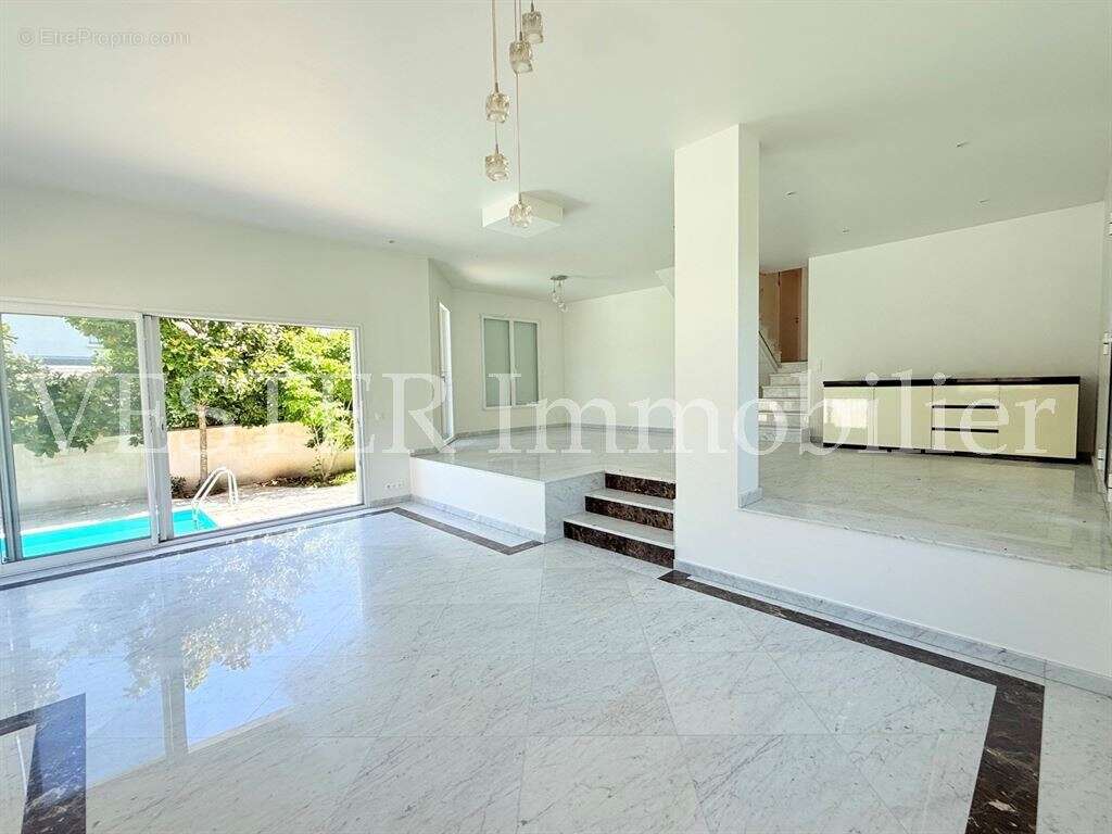 Maison renovee avec piscine - centre village - photo 7