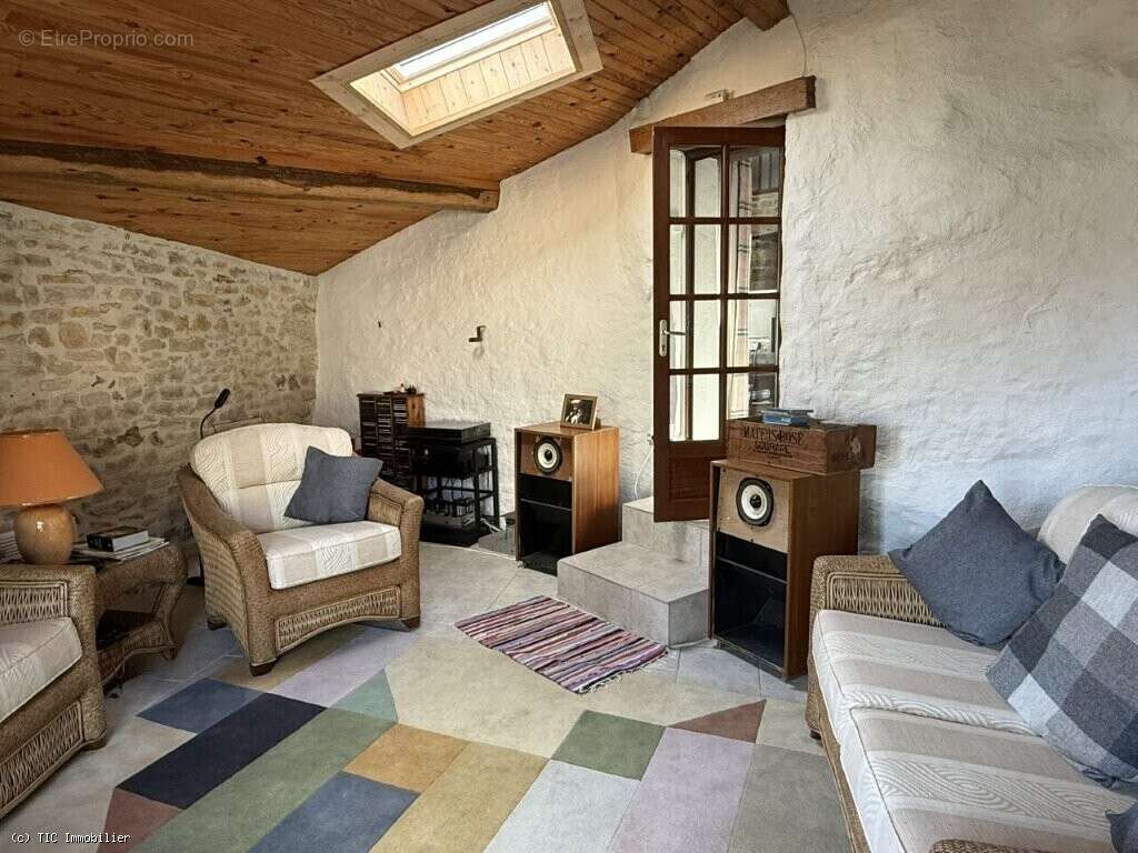 Maison à NANTEUIL-EN-VALLEE
