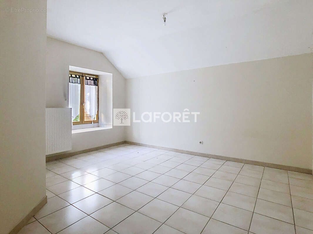 Maison à MONTOT-SUR-ROGNON