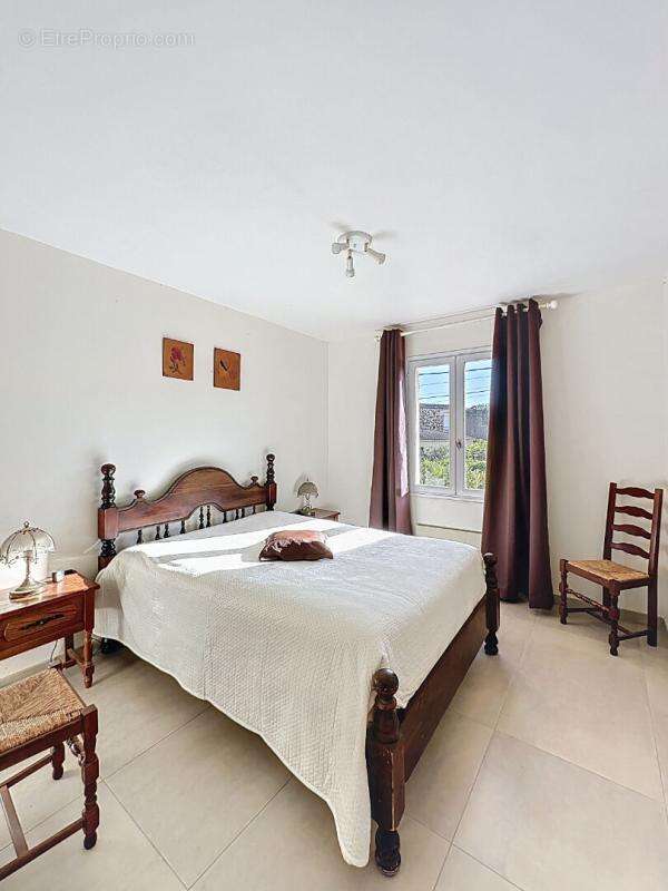 Le Luc - Villa 5 pièce(s) sur terrain de 1200 m2 - photo 7